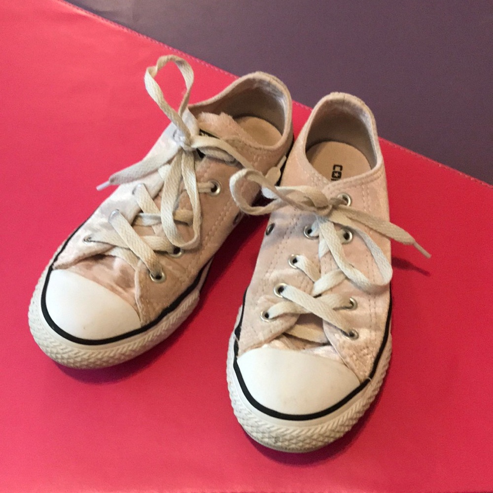 Girl’s converse